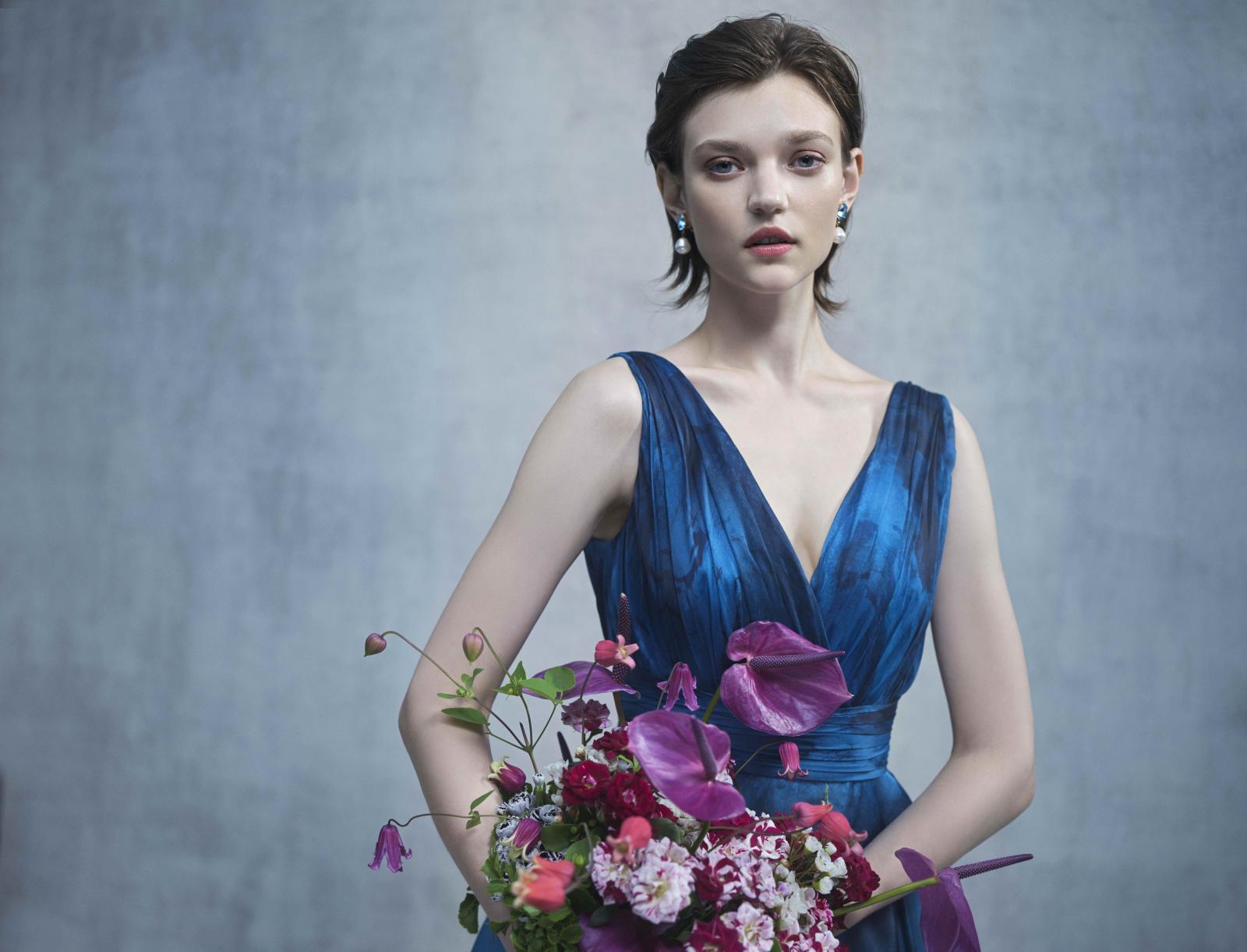 ドレス姿に華を添えるブーケまでもコーディネート