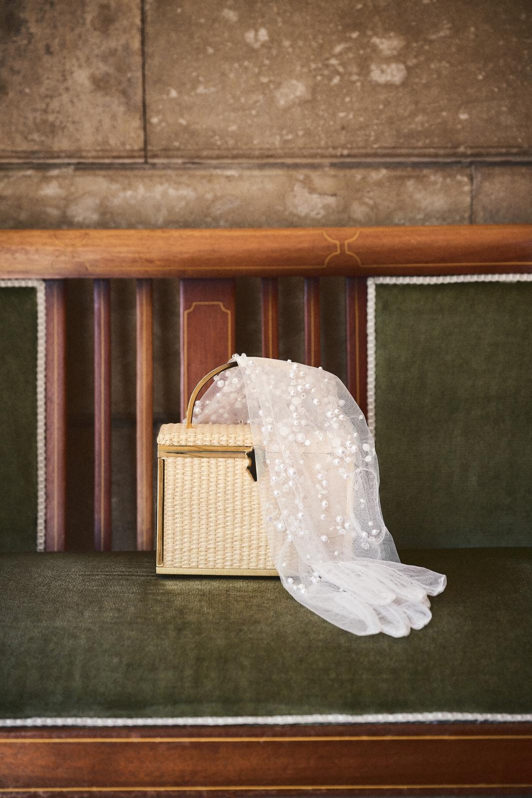 世界中からセレクトされた小物やヘアアクセサリー