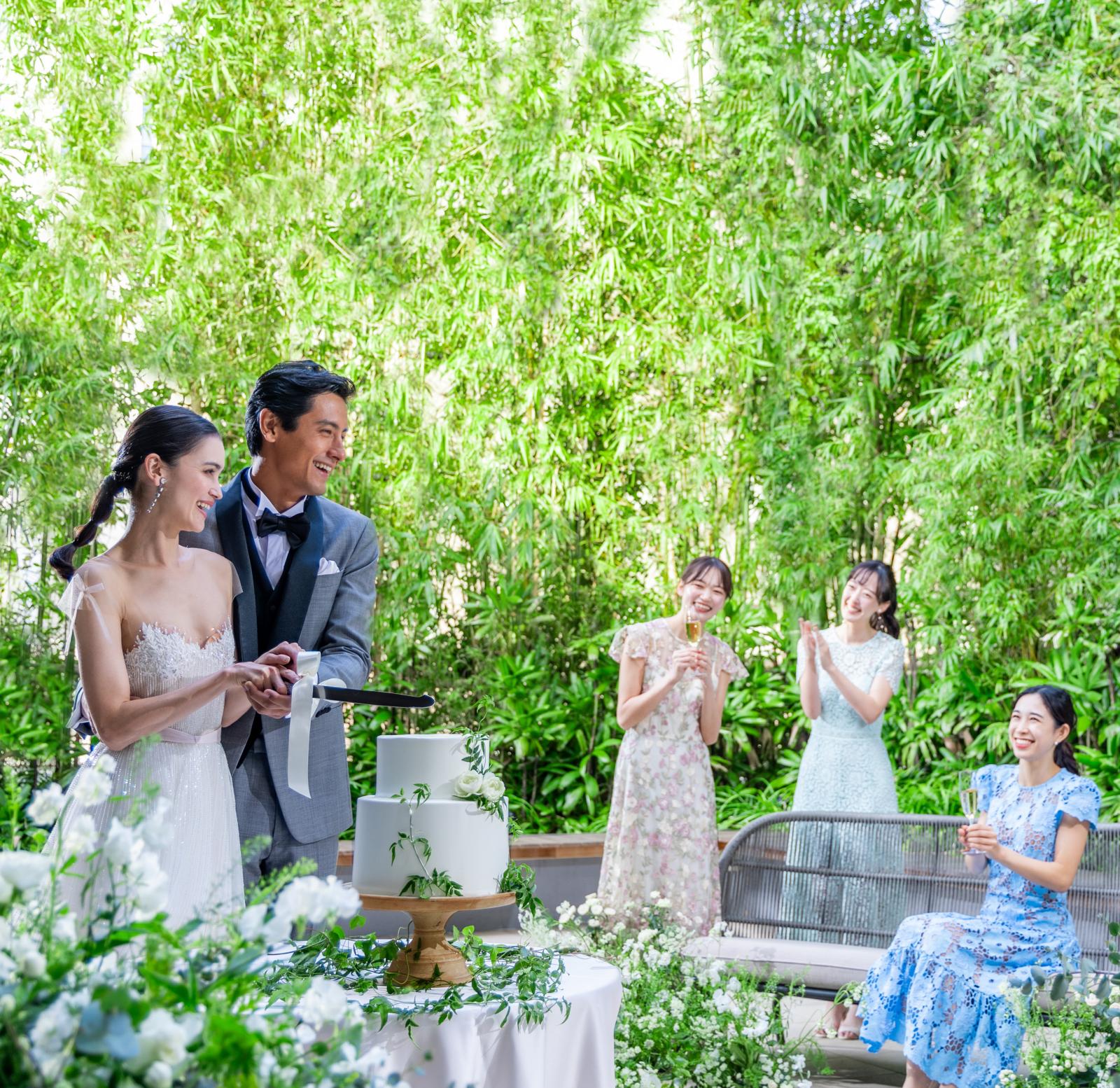 テラスでのケーキの入刀演出