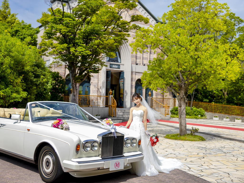 緑に包まれたチャペルガーデンにて、フラワーシャワーやバルーンリリース、ブーケトスをお楽しみください。