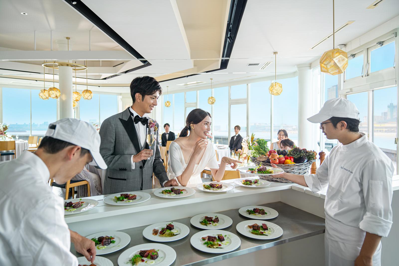 結婚式の特別な時間を、美味しいお料理と共にお楽しみください。