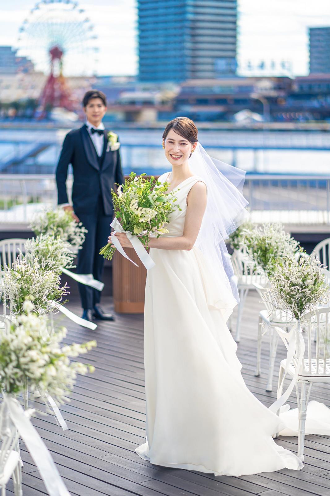 きらめく空を背景にふたりの新たな門出を祝う特別なセレモニー。