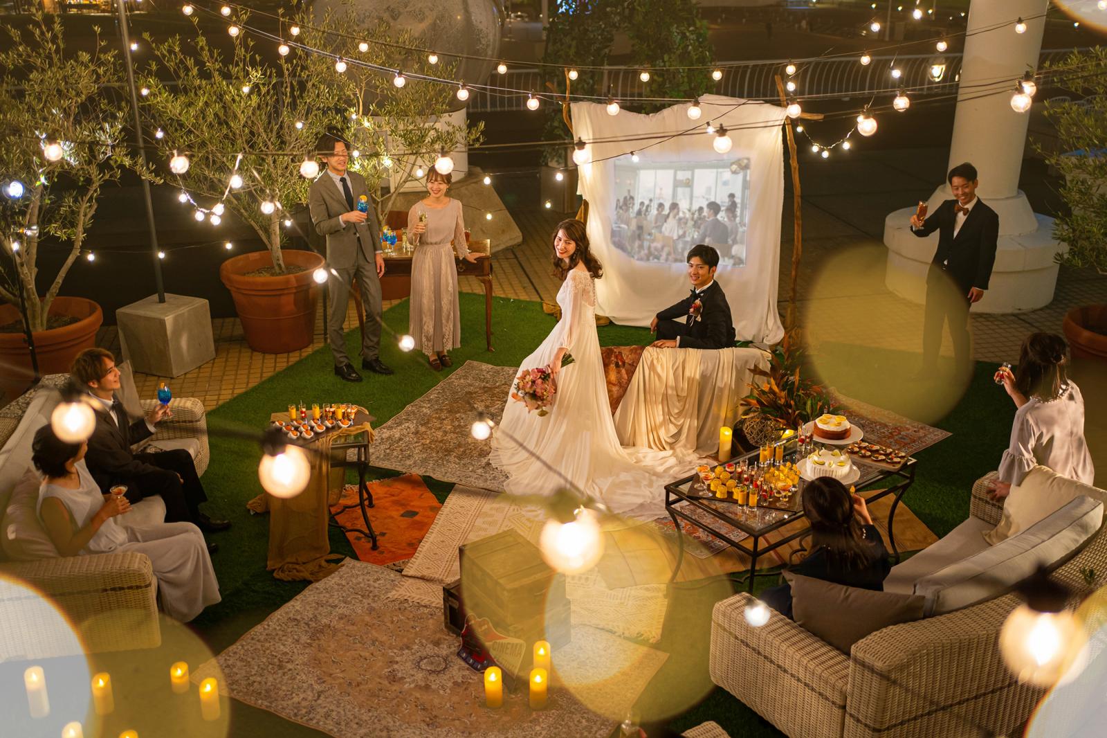 ガーデンナイトシアターでエンドロールを見る演出も人気♪