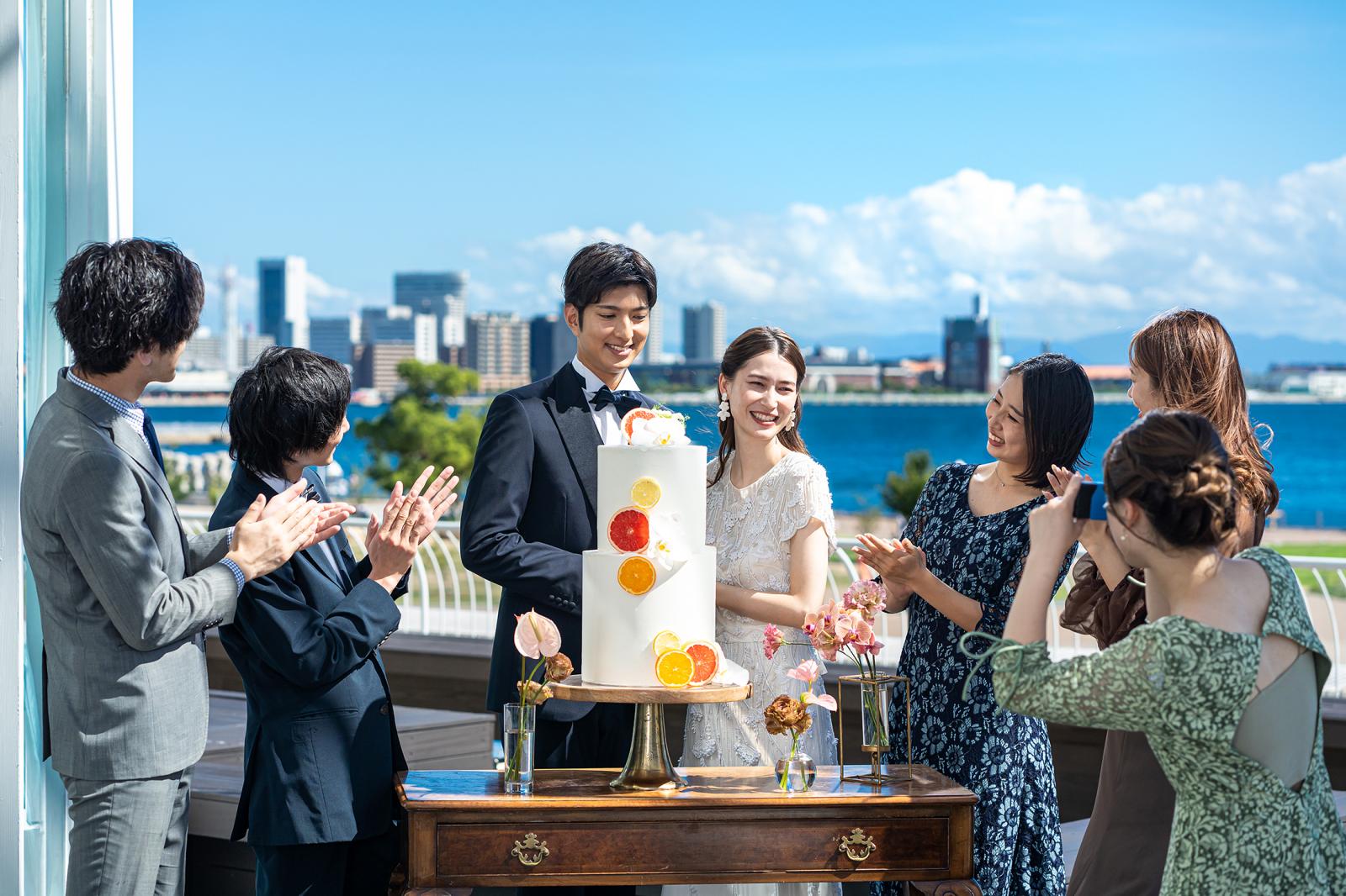 青空の下で愉しむパーティは格別で、一生の記念になる写真をたくさん撮影できそう！