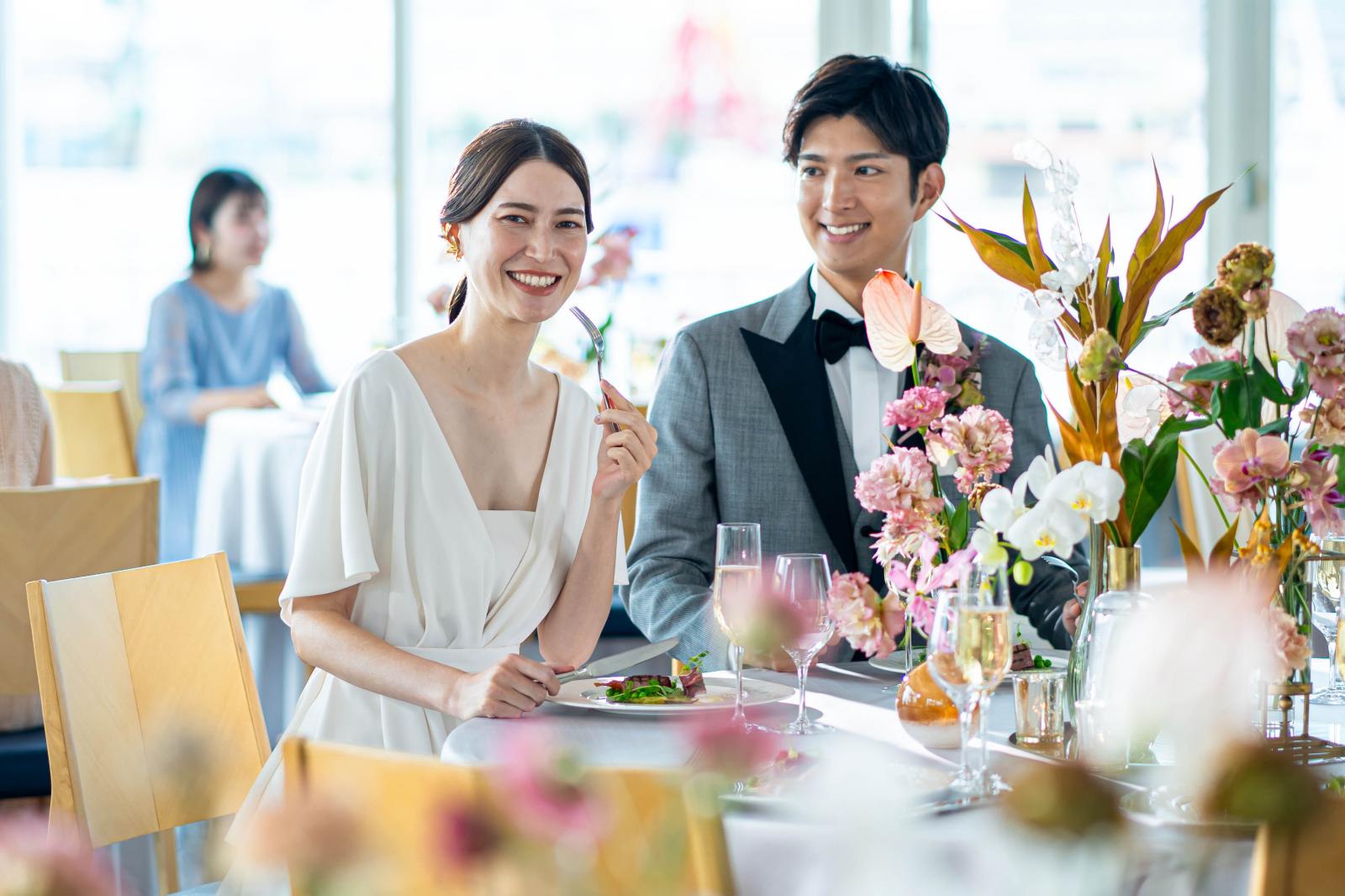 私たちのミッションは、想像や期待を超えるベストなものを創り、感動の気持ちを生み出すことです。最高の舞台を創り上げるために、ヒアリングから当日までブライダルチームが一丸となり考えます。