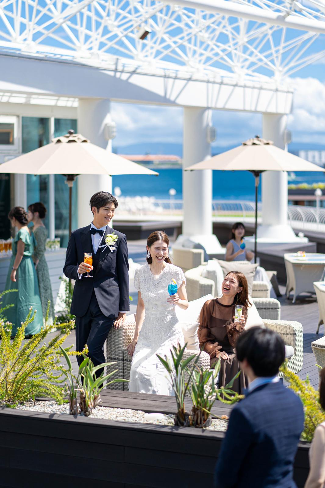 青空の下で愉しむパーティは格別で、一生の記念になる写真をたくさん撮影できそう！