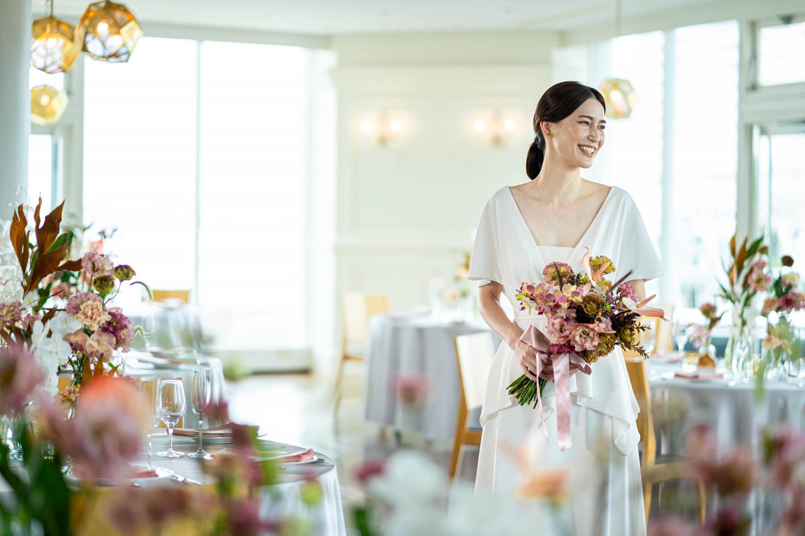 フローリストも花だけでなくオリジナル装飾を使ってコーディネート