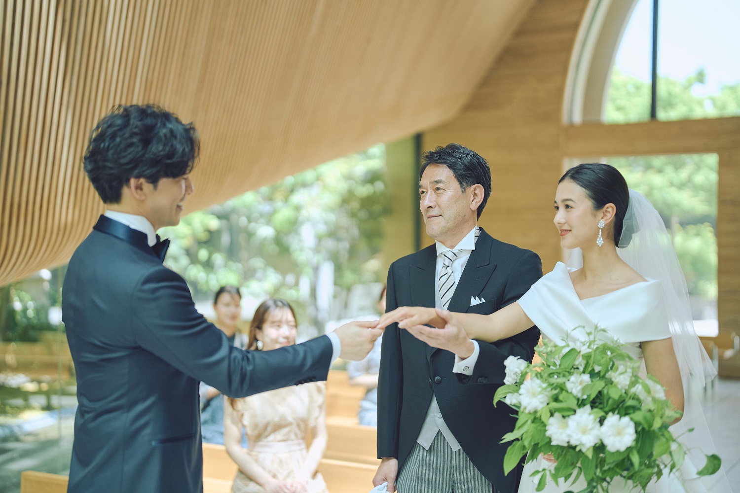 緊張と楽しみとうれしさ…など様々な思いと共に入場