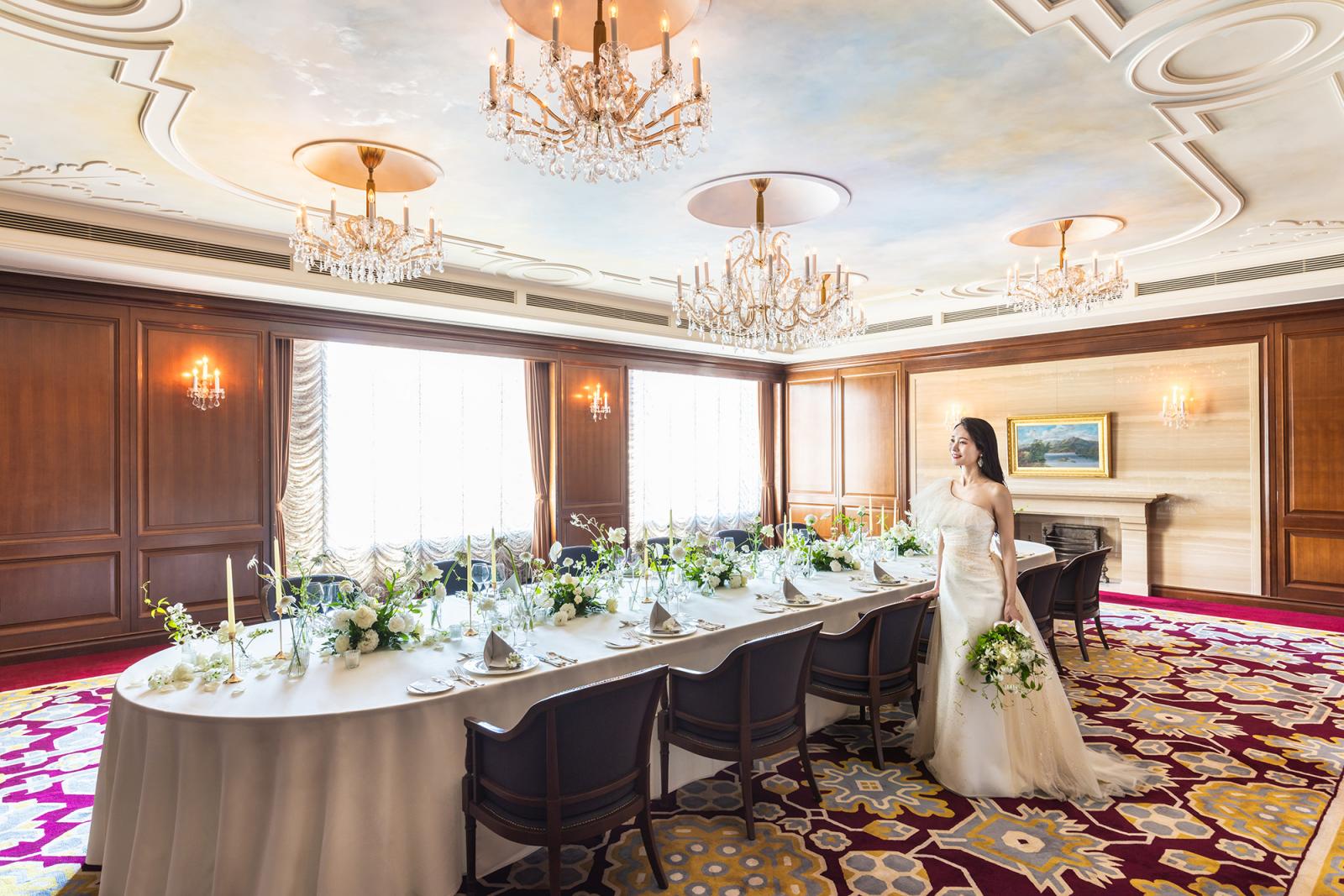 重厚な扉を開けた瞬間から、非日常の世界が広がる