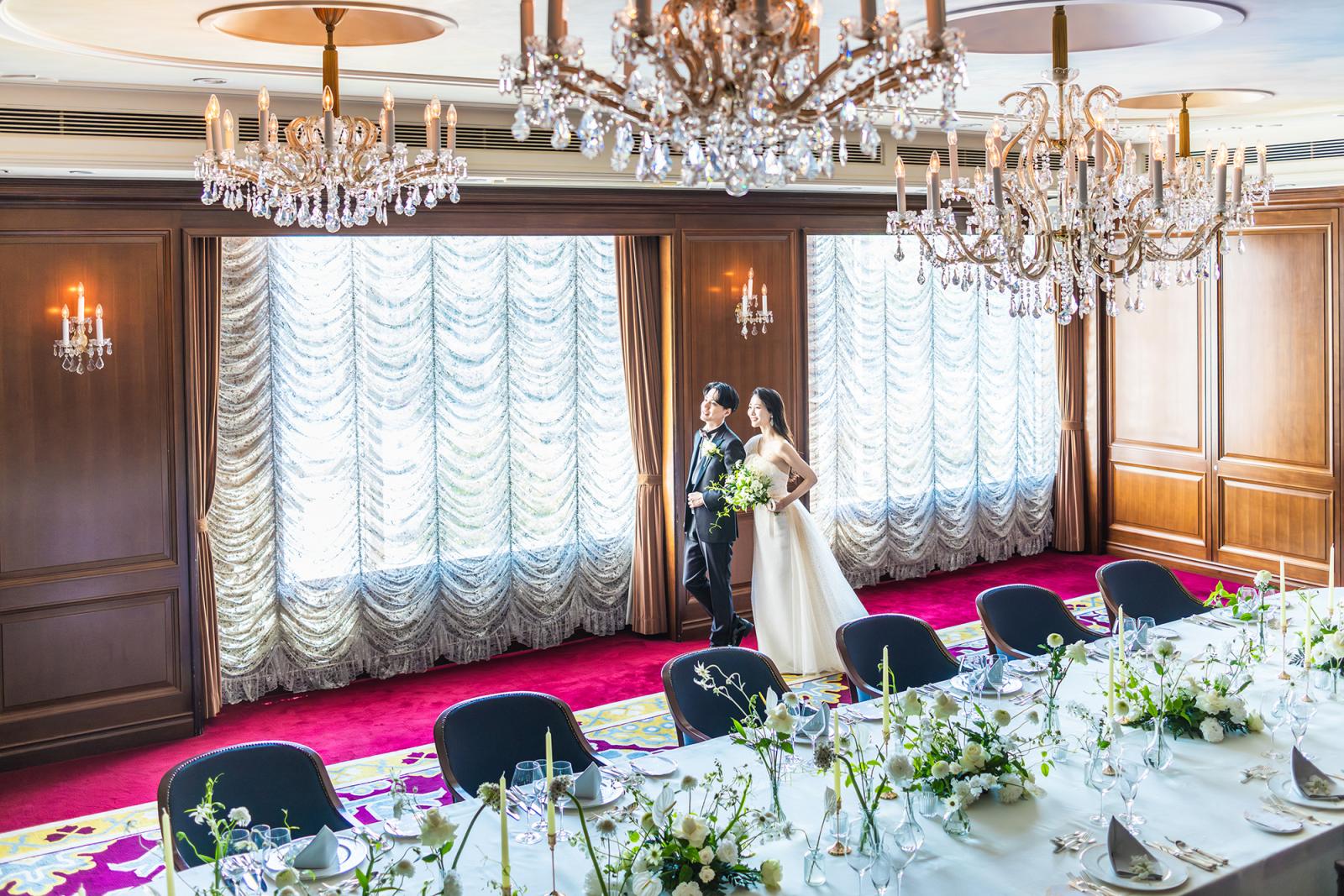 シンプルなコーディネートでも上品に映える