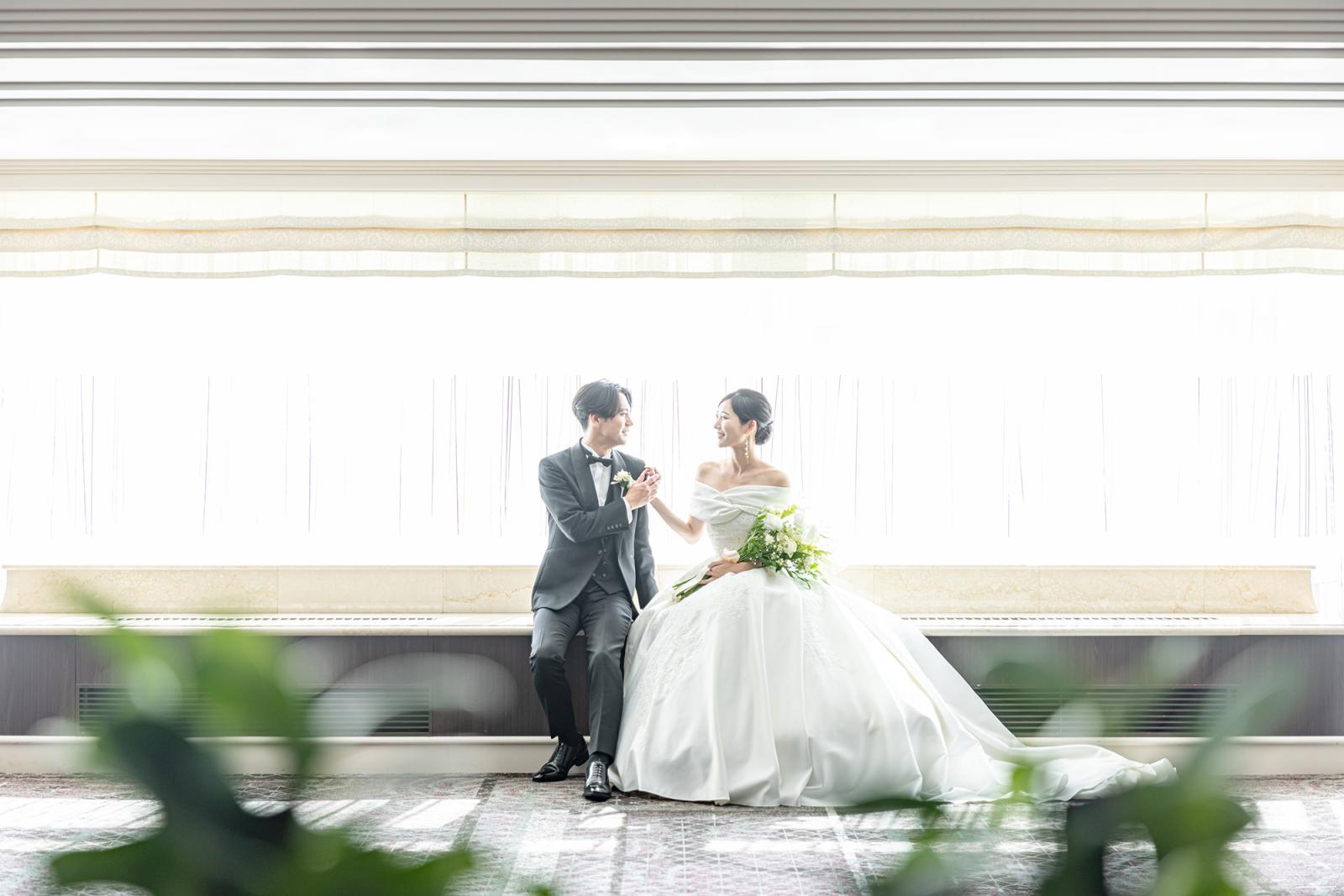 広々としたホワイエに差し込む自然光。明るく柔らかい雰囲気に包まれた撮影が叶います