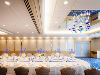 フランスのルイ様式で仕上げられた繊細な室内は格調高く洗練された空間