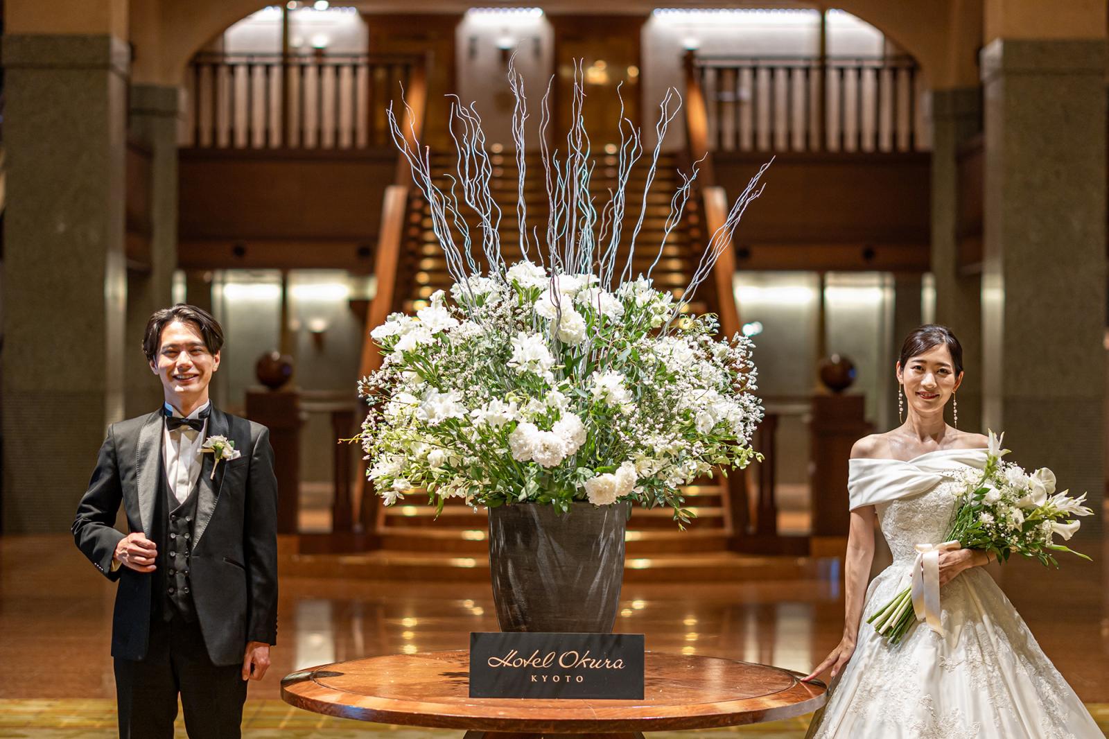 ウエディングは、ホテルに足を踏み入れた時から始まる。式場やパーティー会場のほかに、ゲストをお迎えするロビーや玄関にも「おもてなし」が
