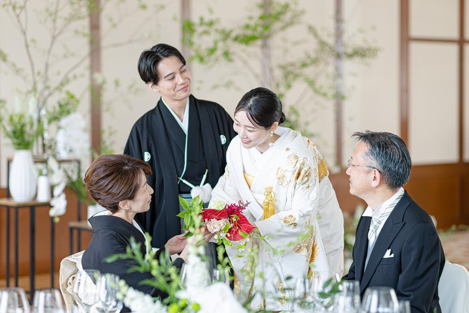 撮影や会話を楽しむリラックスしたパーティーに