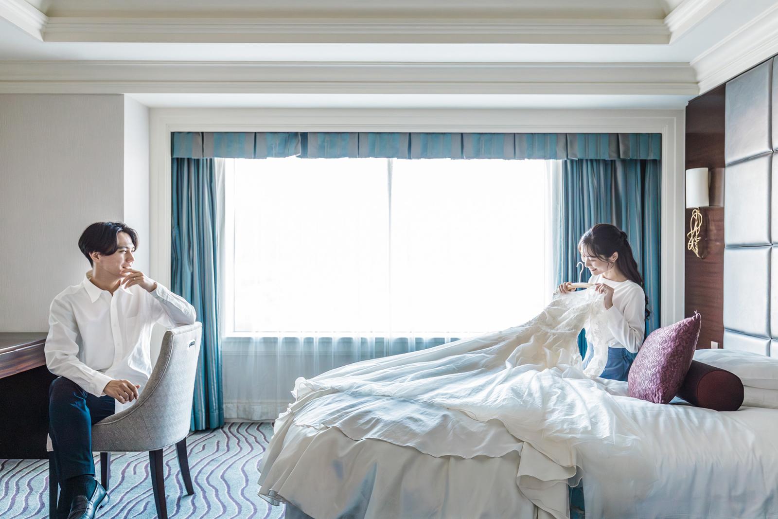 披露宴の余韻に浸りながら、ラグジュアリー感たっぷりの客室で特別な一日の夜を