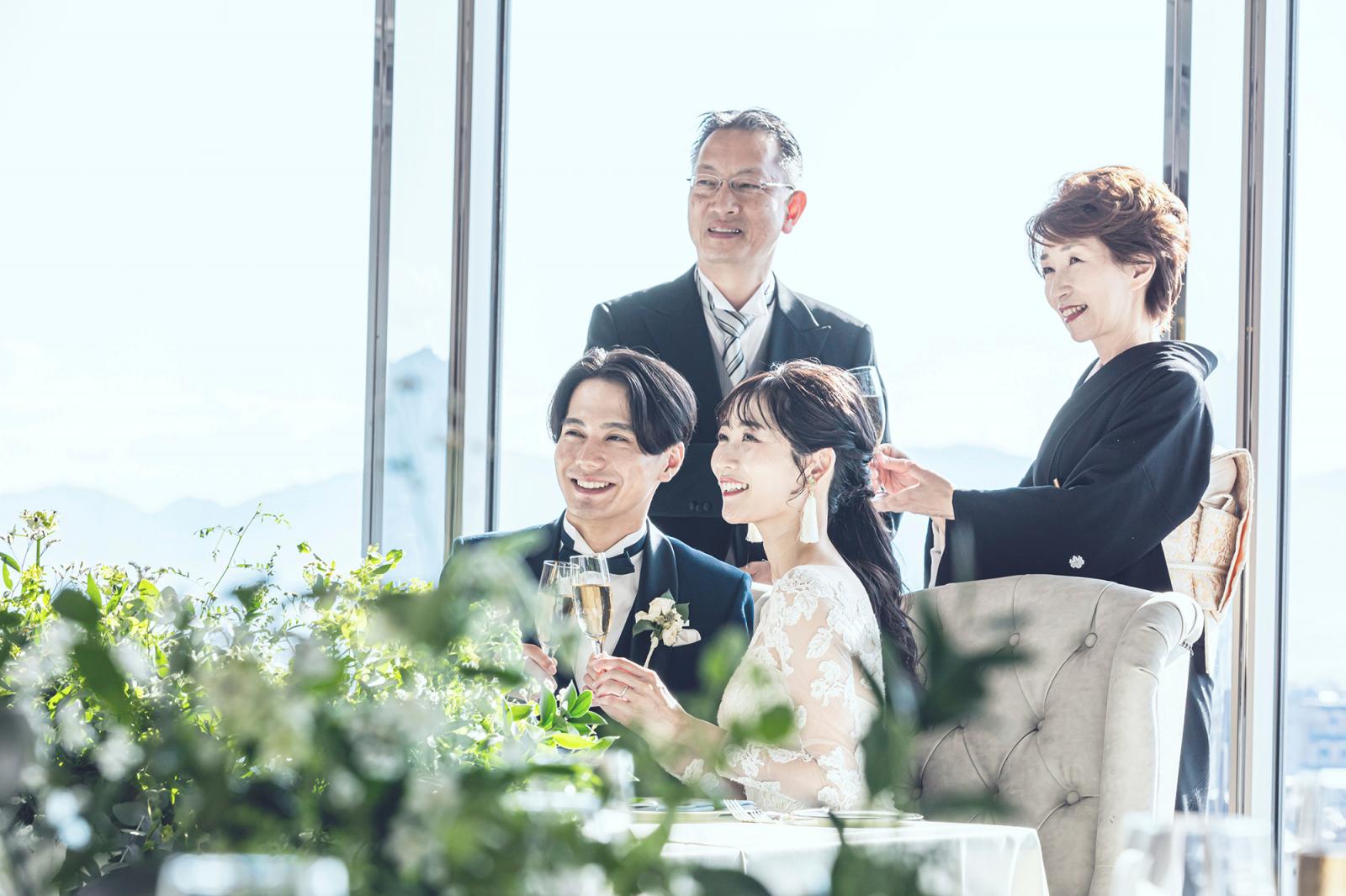 ゲストと同じ目線で距離も近いのでアットホームな雰囲気にも