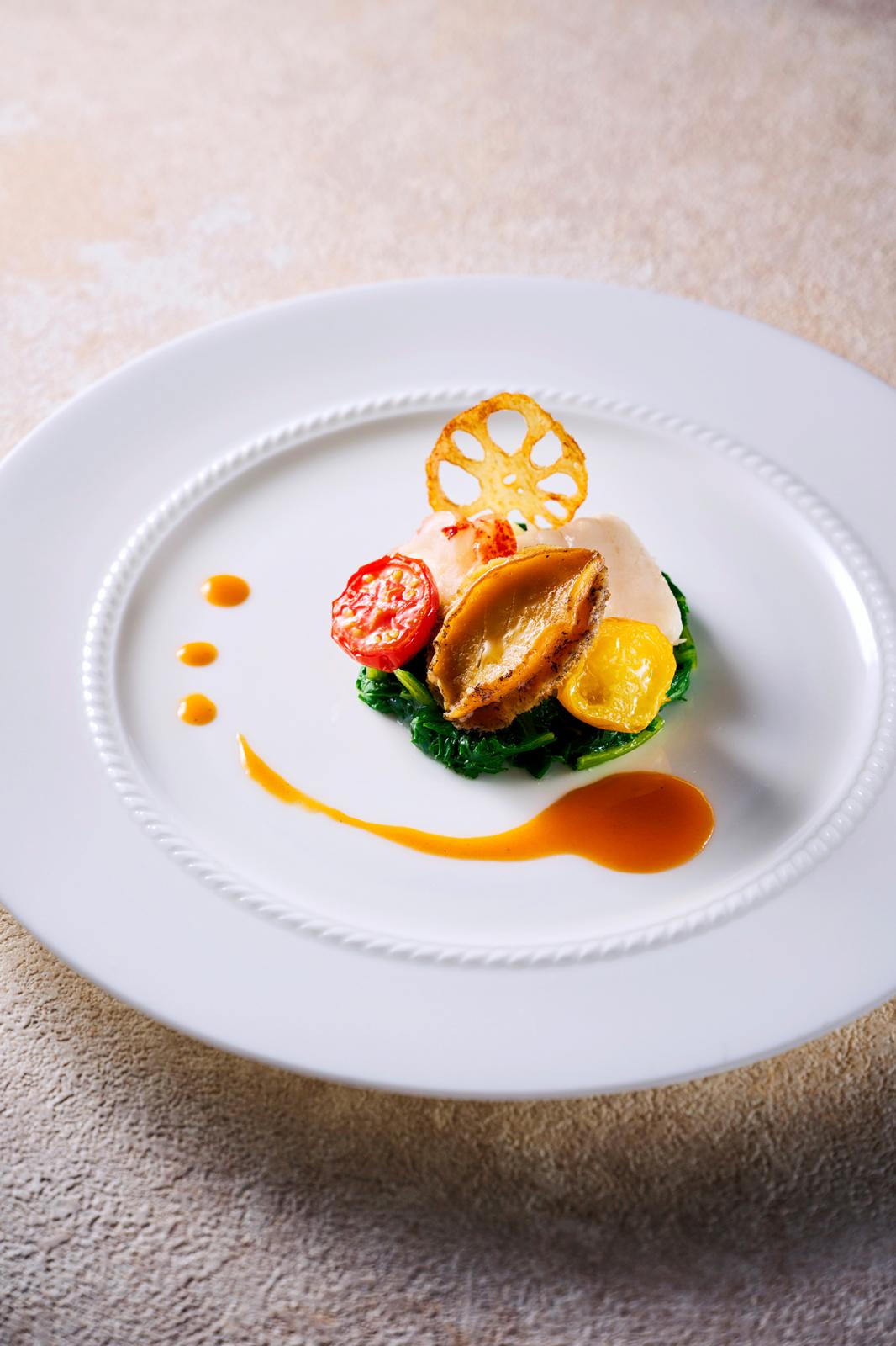 こだわりの食材を美しく、料理はシェフからの贈り物