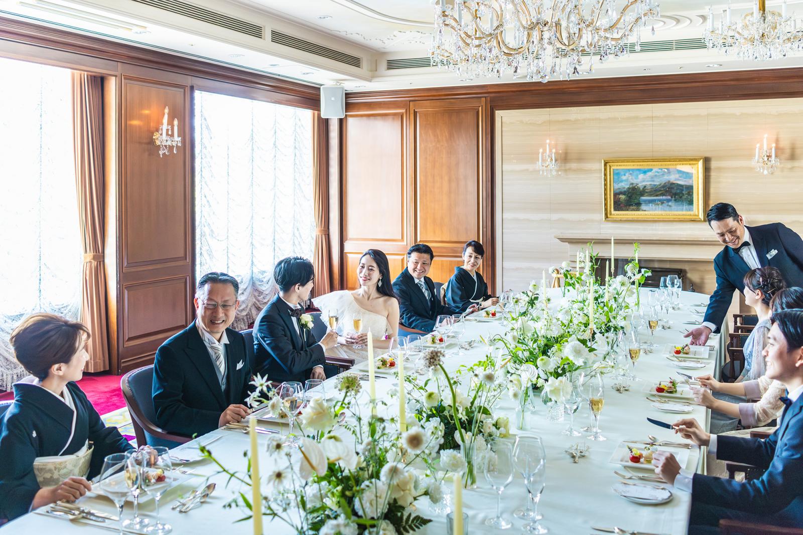 VIPを迎えてきた貴賓室ならではの落ち着いた雰囲気