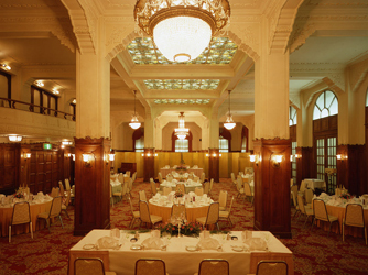 ホテルウエディングのさきがけとして数多くの門出を祝う