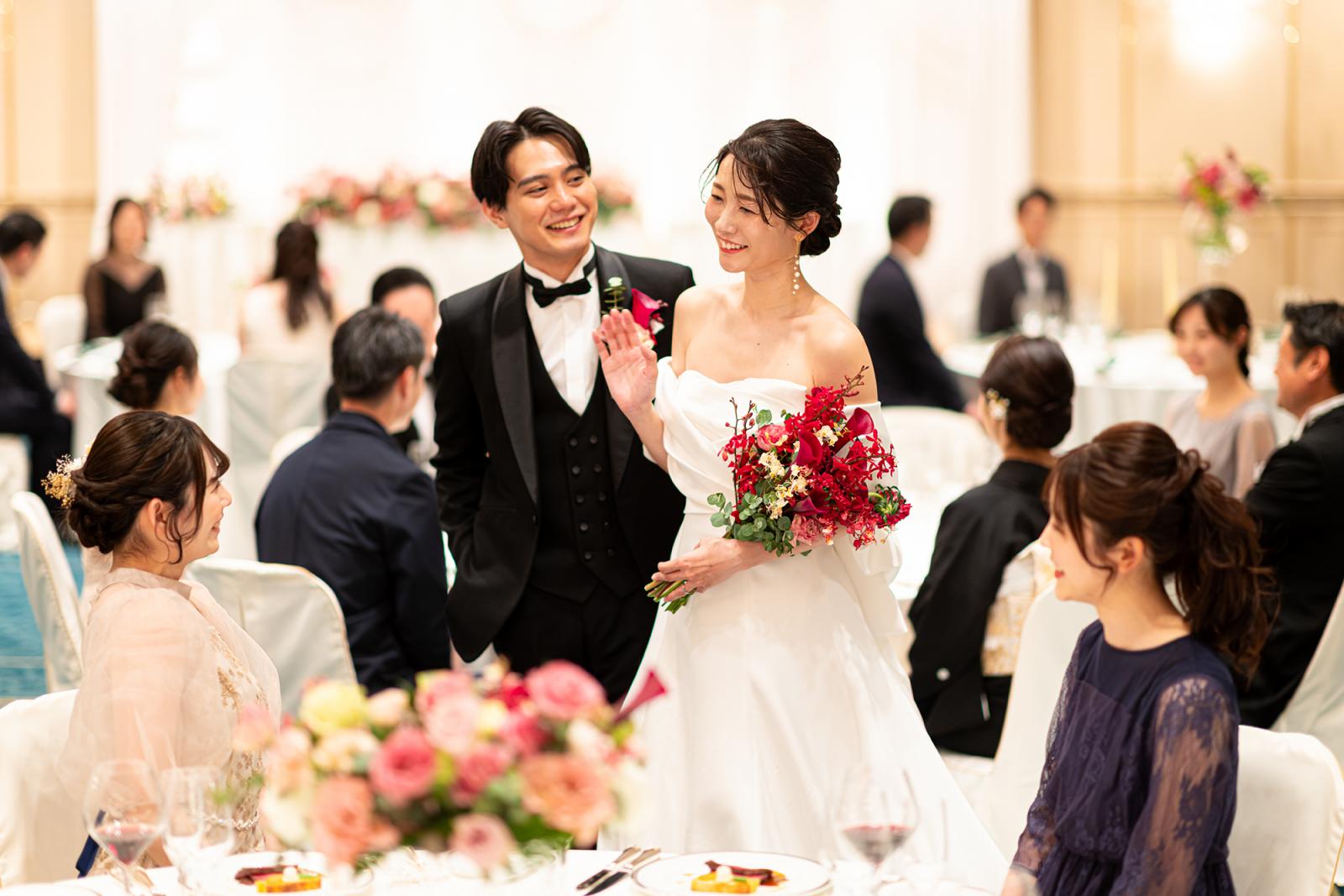 煌びやかでエレガントな雰囲気漂う会場でゲストに非日常感を