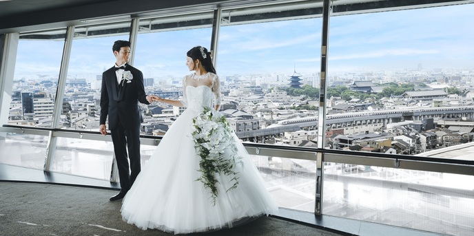 京都の街並みを一望できるホテル最上階のレストラン「トップ オブ キョウト」