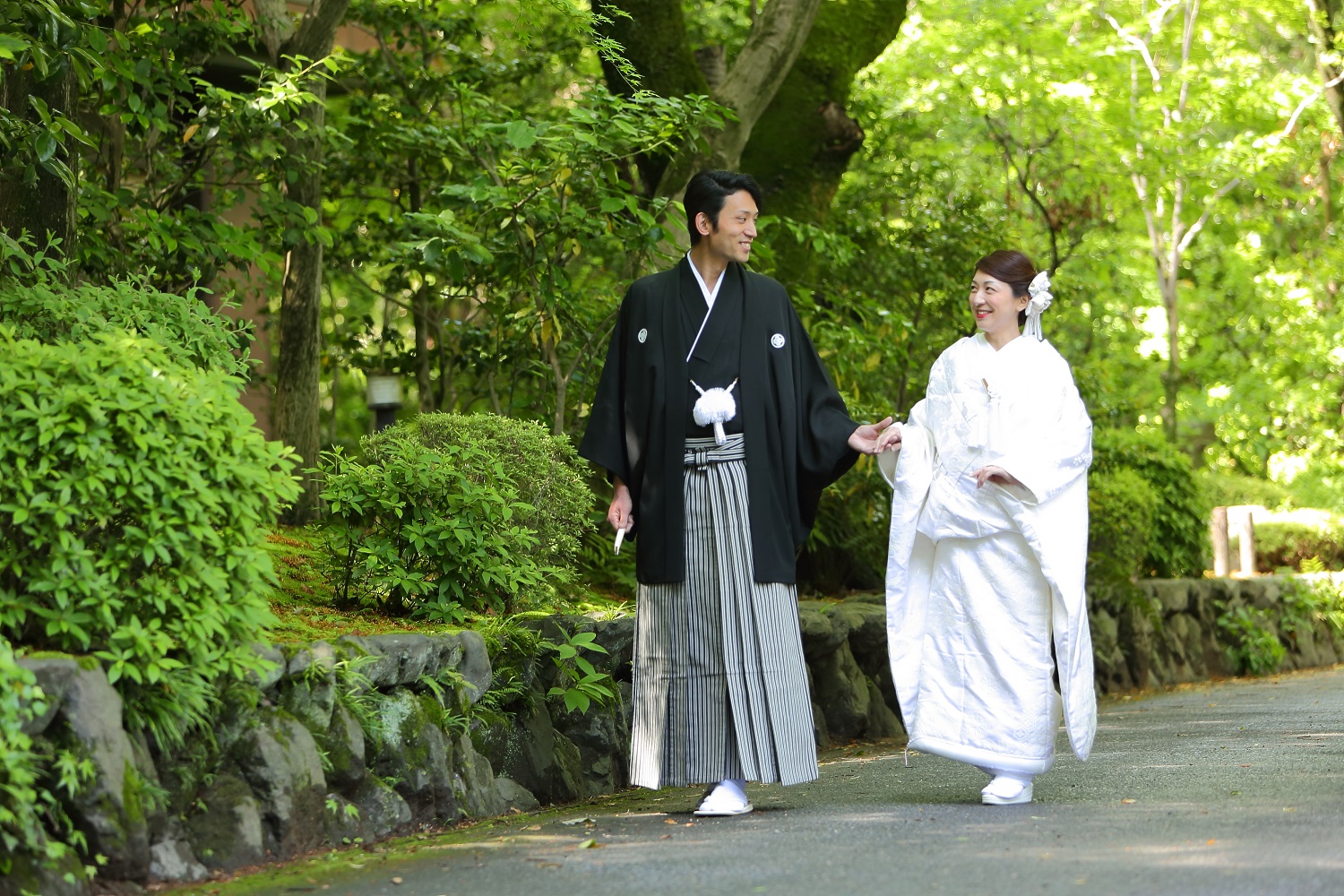 自然豊かな石清水八幡宮で素敵なウエディングフォトも