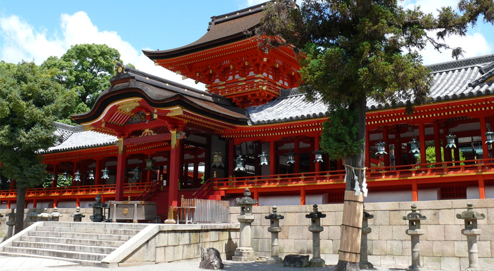 ”やわたのはちまんさん”として親しまれる石清水八幡宮には、全国から参拝者が訪れる