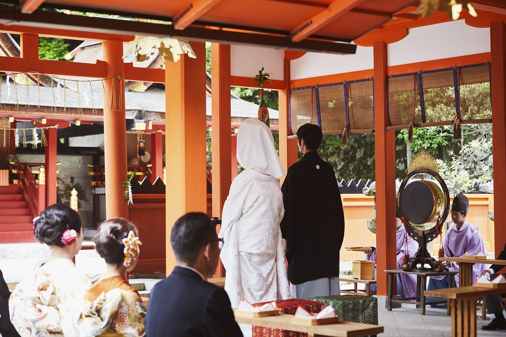 神社で本格的な神前式