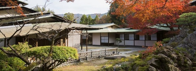 建築家　村野藤吾デザインの中庭。季節によって見える景色は異なり、4つの景色を感じることができます