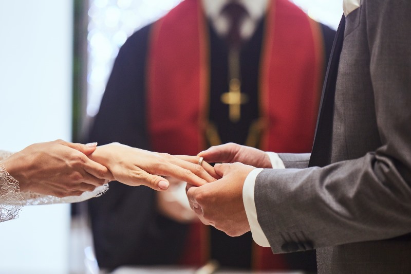 緑に囲まれた空間で心に響くセレモニーを