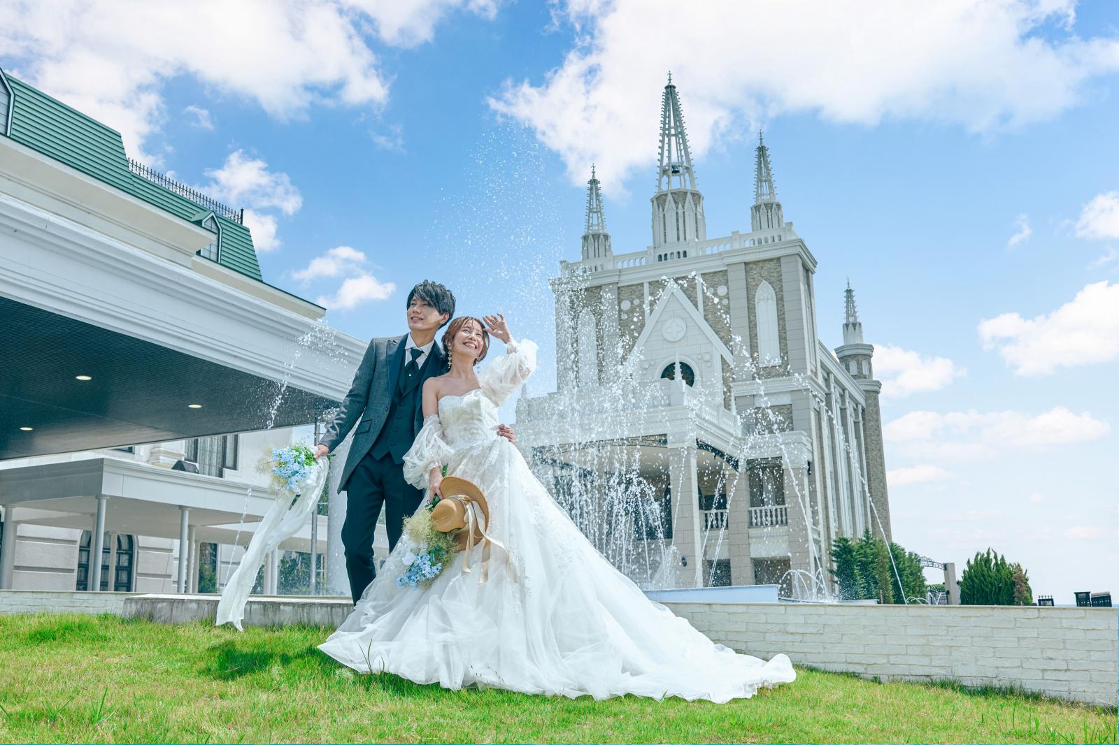 京都最大級の独立型チャペル。イタリア製のステンドグラスが輝き、純白のバージンロードに花嫁のドレス姿が美しく映える。その姿は幼い頃に夢見た憧れのワンシーン。忘れられない記憶を胸に、未来へと歩みだせる。