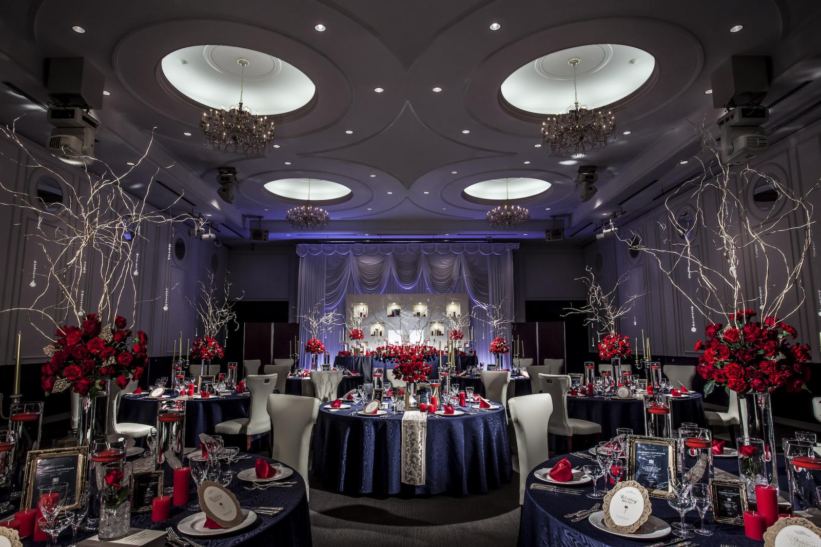 エレガントゴージャスをコンセプトに演出された会場