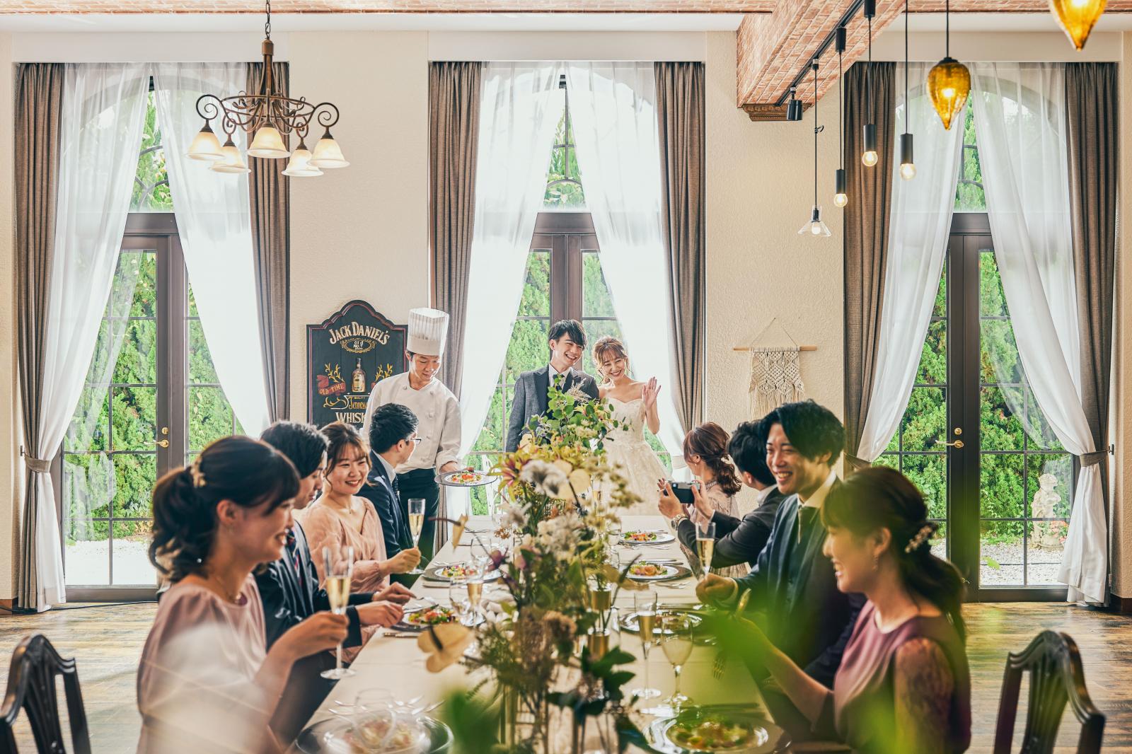 ウッドテイストが暖かみのあるアットホームウエディングに最適☆