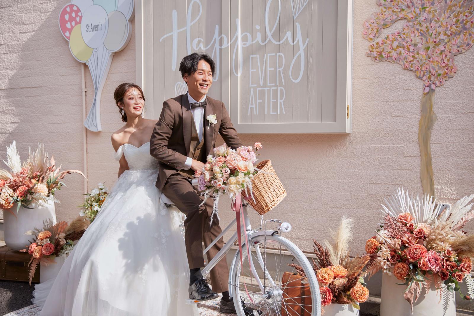 ウォールスポット新登場！真っ白な自転車に乗って記念撮影も