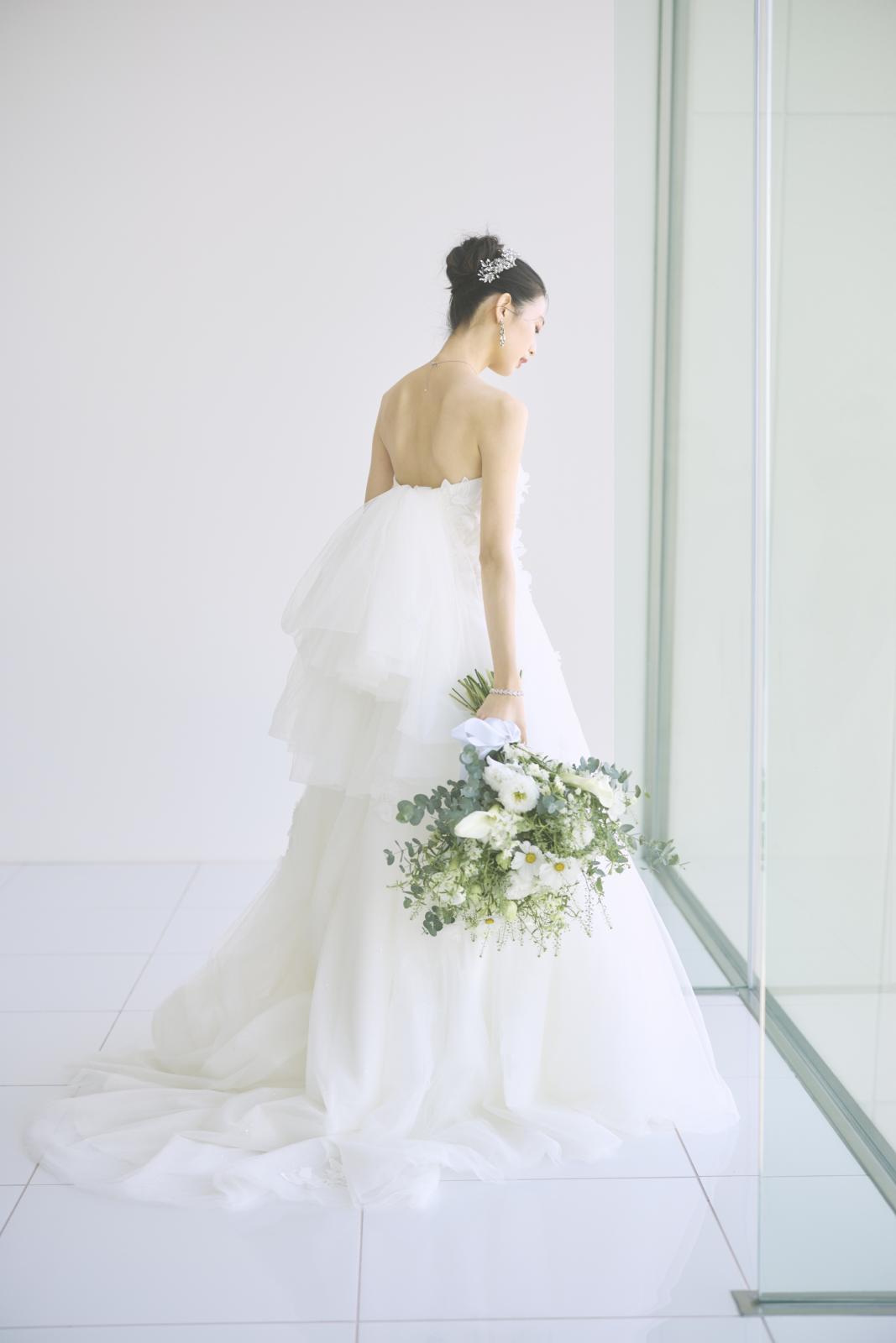 「ありのまま」を表す“ecru”「花嫁」を表す“spose” スウィートな美しさを引き立たせるドレス