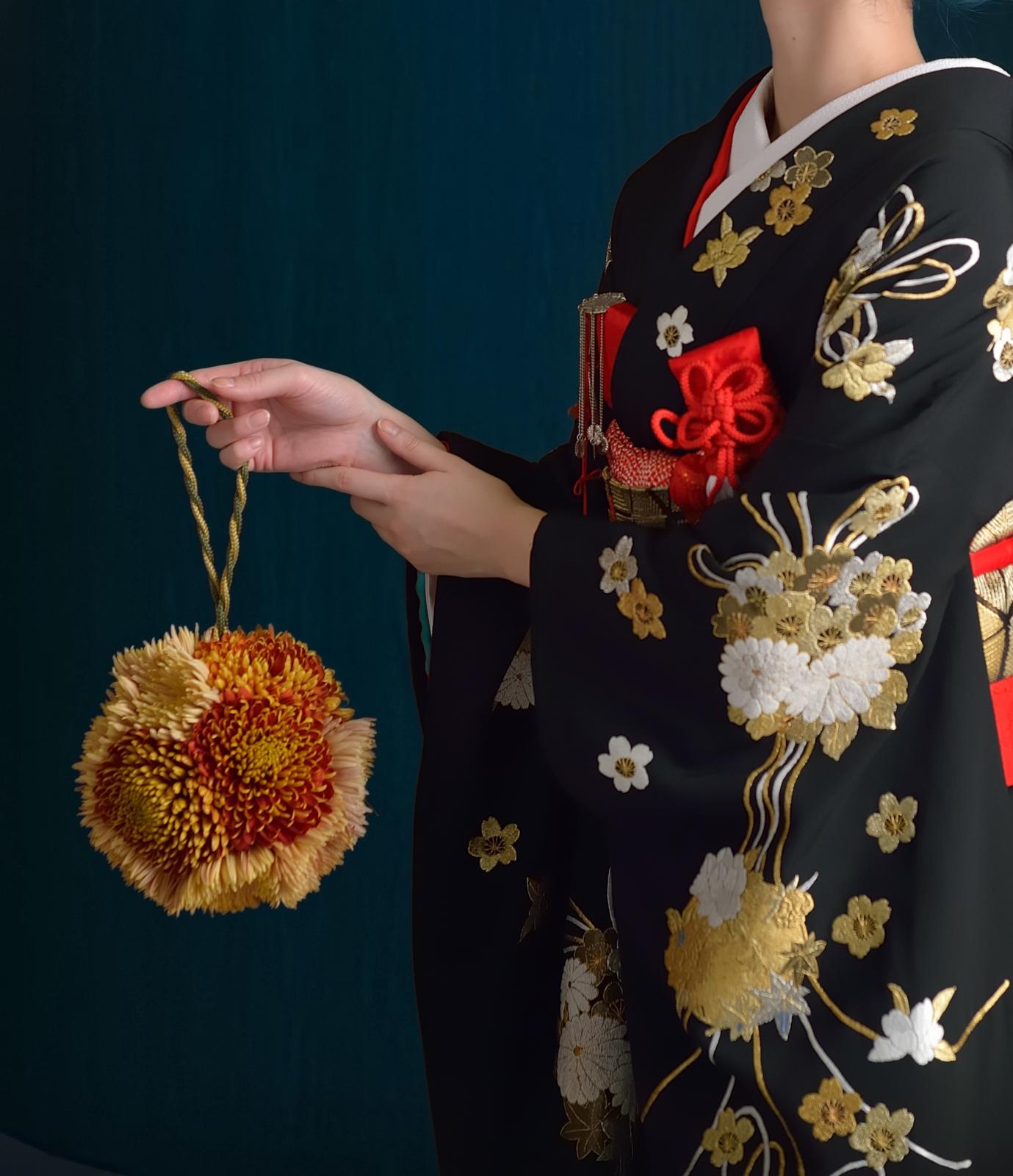 衣装にも統一感をもたせ、一体感のあるウエディングを