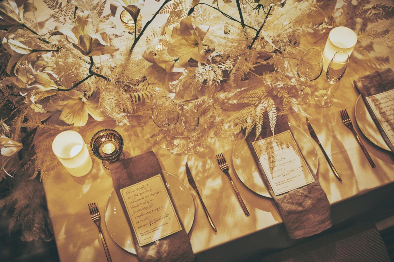 キャンドルでナイトシーンならではのコーディネートを楽しんで