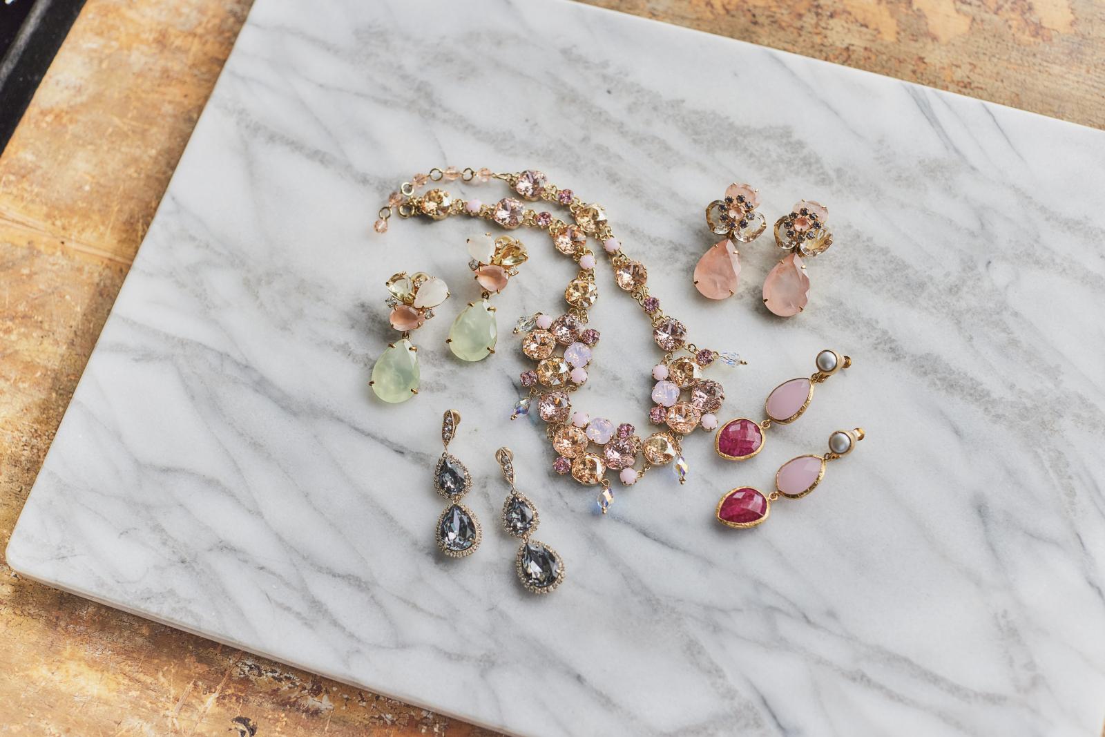 品格漂うアクセサリーは、花嫁により一層女性らしい輝きを添える