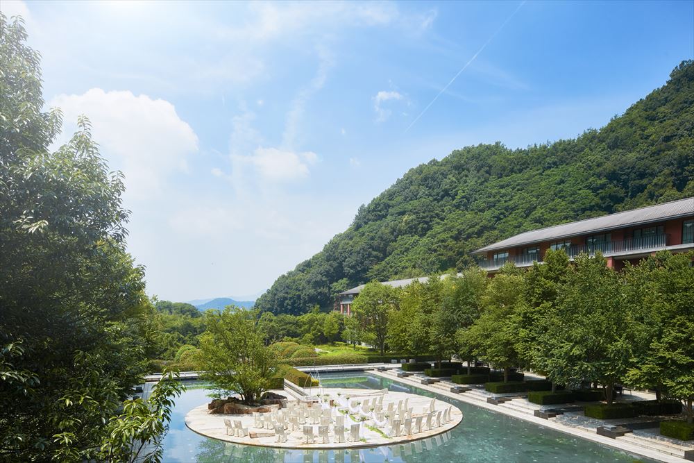 普段は立ち入ることのできない浮島をこの日だけの特別なステージとしてご用意