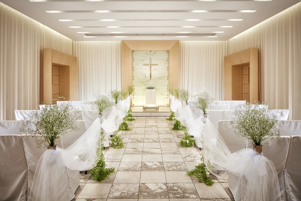 煌めくクリスタルの織りなす特別なこの場所でゲストからの祝福を心ゆくまで味わって