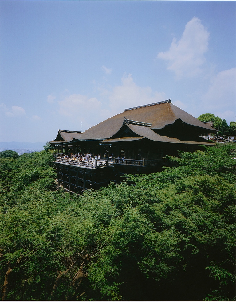 京都屈指の世界文化遺産の【清水寺】<br />
由緒ある仏前式は参列される方にとっても一生の思い出に残ります