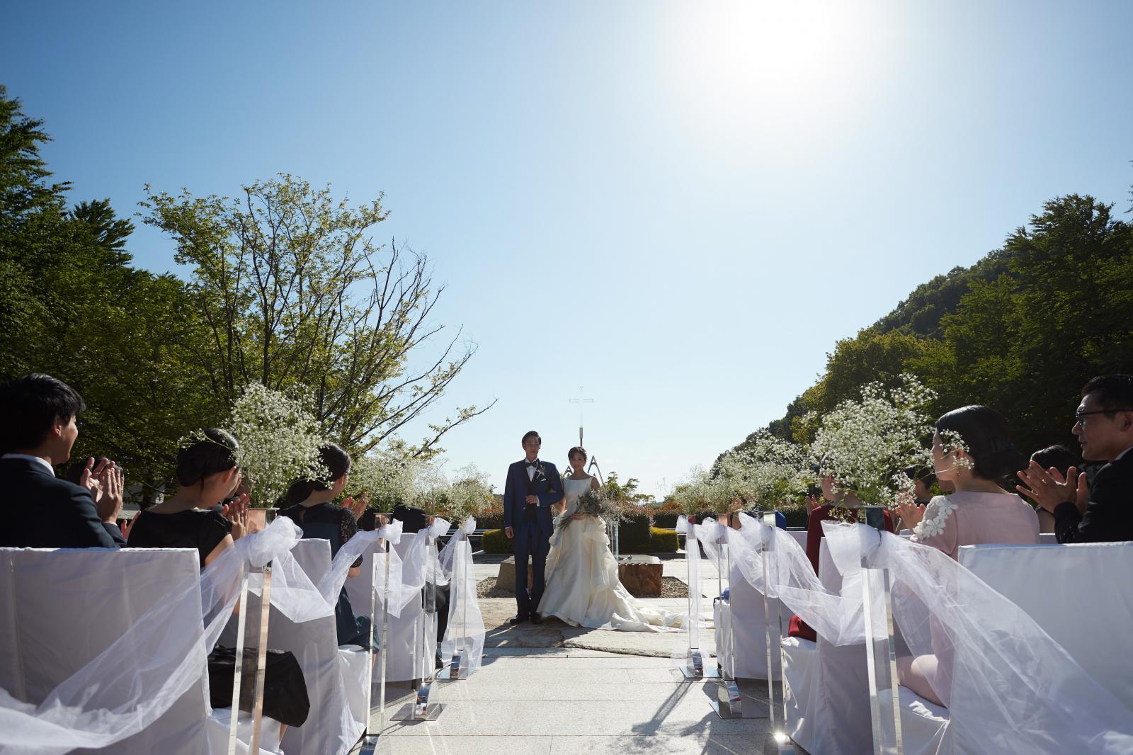 お二人にも、お二人の大切なゲストの皆様にも、特別感溢れるひとときをお過ごしいただけます