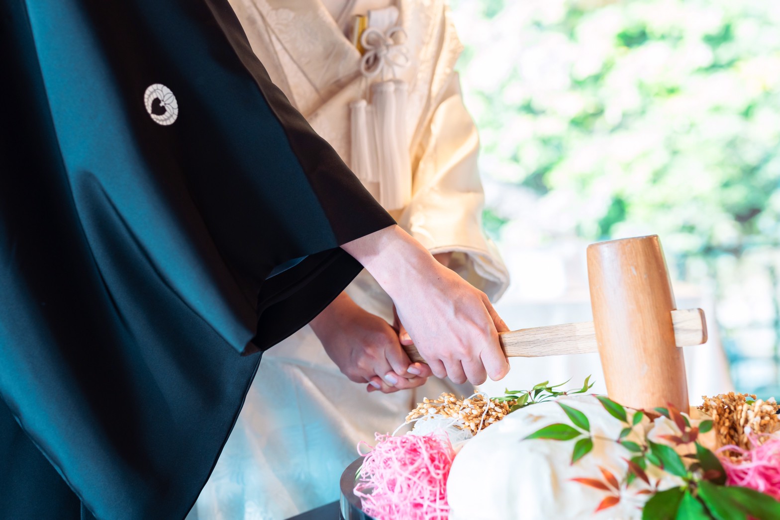 鯛の塩釜開きは、お茶漬けにするなど、お料理をお楽しみいただける演出として人気。