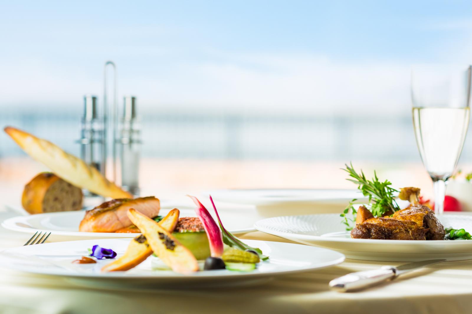 新郎新婦様の為にシェフが考案するウェディングの特別メニュー