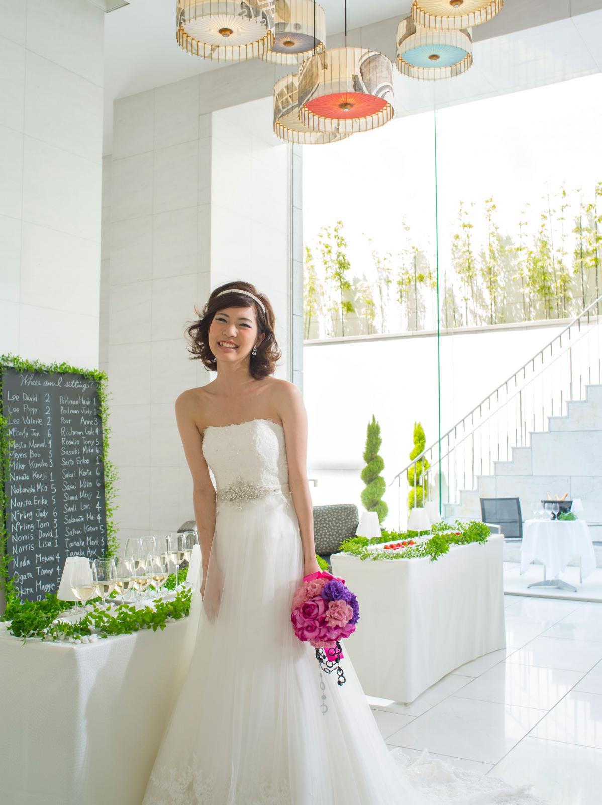 受付はカフェでオシャレな空間を演出