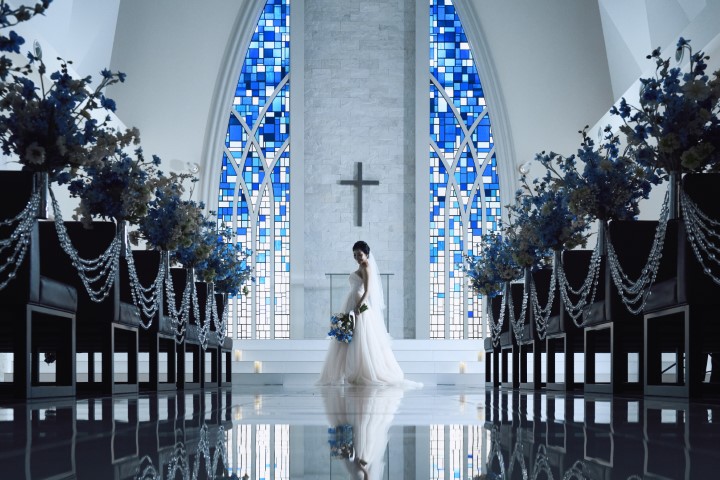 10Mのクリスタルのバージンロードは、ふたりを祝福するように輝き、道を示してくれる