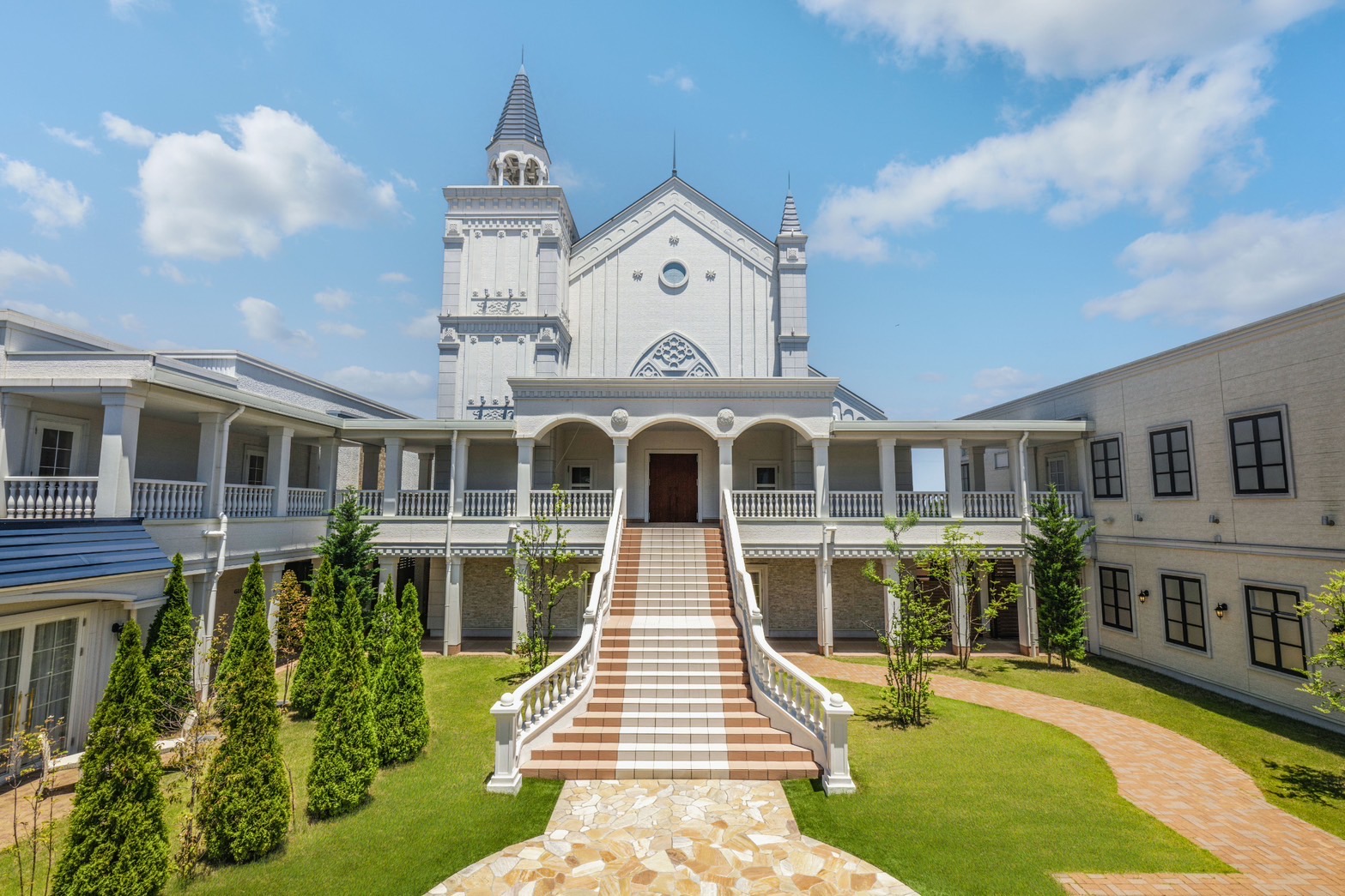 貸切だからこそゲストの皆さまと気兼ねなく自由におふたりらしいガーデンウエディングが叶う