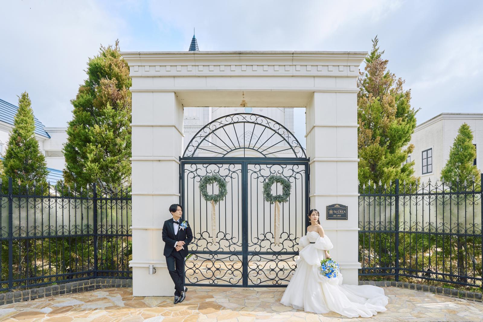 JR福知山駅から徒歩3分、舞鶴若狭道福知山ICから車で10分の好立地に式場専用駐車場は約80台完備！さらに当日は送迎バスの手配も可能でゲストに嬉しいアクセス♪