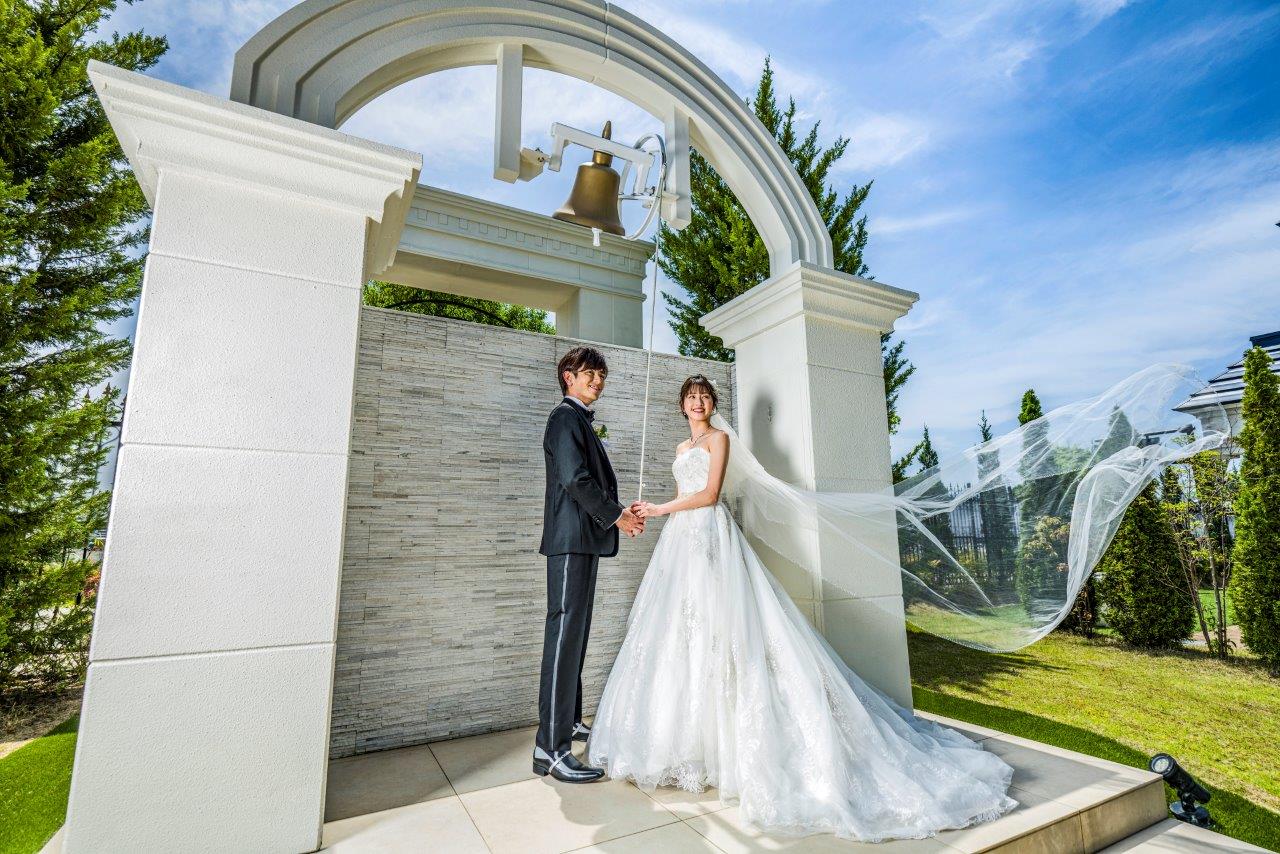 挙式のあとはふたりで『幸せの鐘、カリヨン』を鳴らす事で、一生幸せになれると言われております！