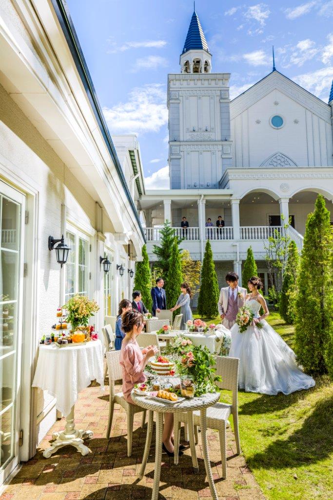 3つの貸切邸宅には専用テラスが併設！ガーデンでの演出やゲストと思い思いのお時間を過ごして★